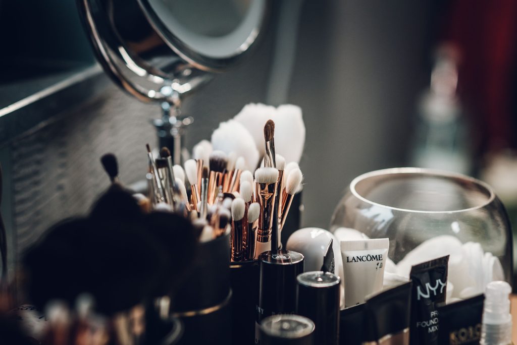 fotostrobi-makeup-3081015_1920